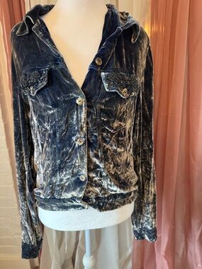 Citron Crushed Velvet Button-Front blouse in Navy